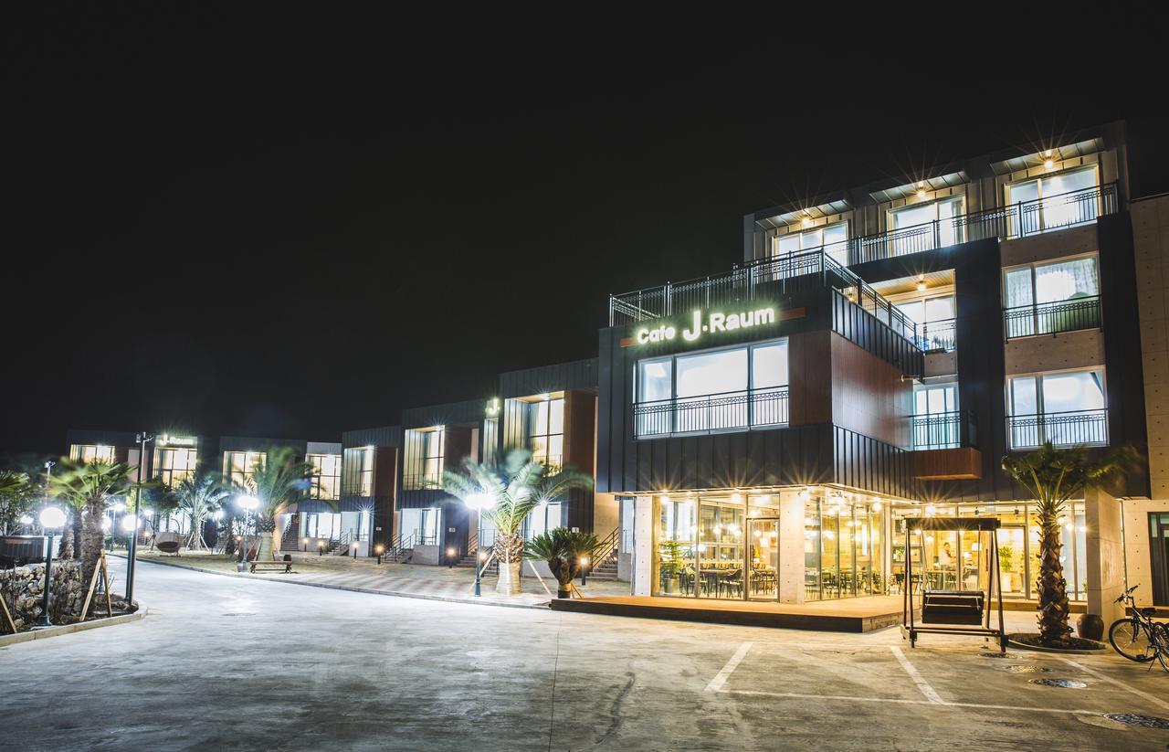 J Raum Resort Σεογκουίπο Εξωτερικό φωτογραφία