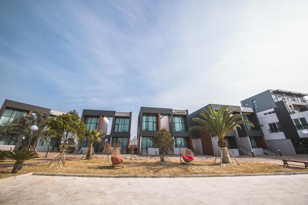 J Raum Resort Σεογκουίπο Εξωτερικό φωτογραφία