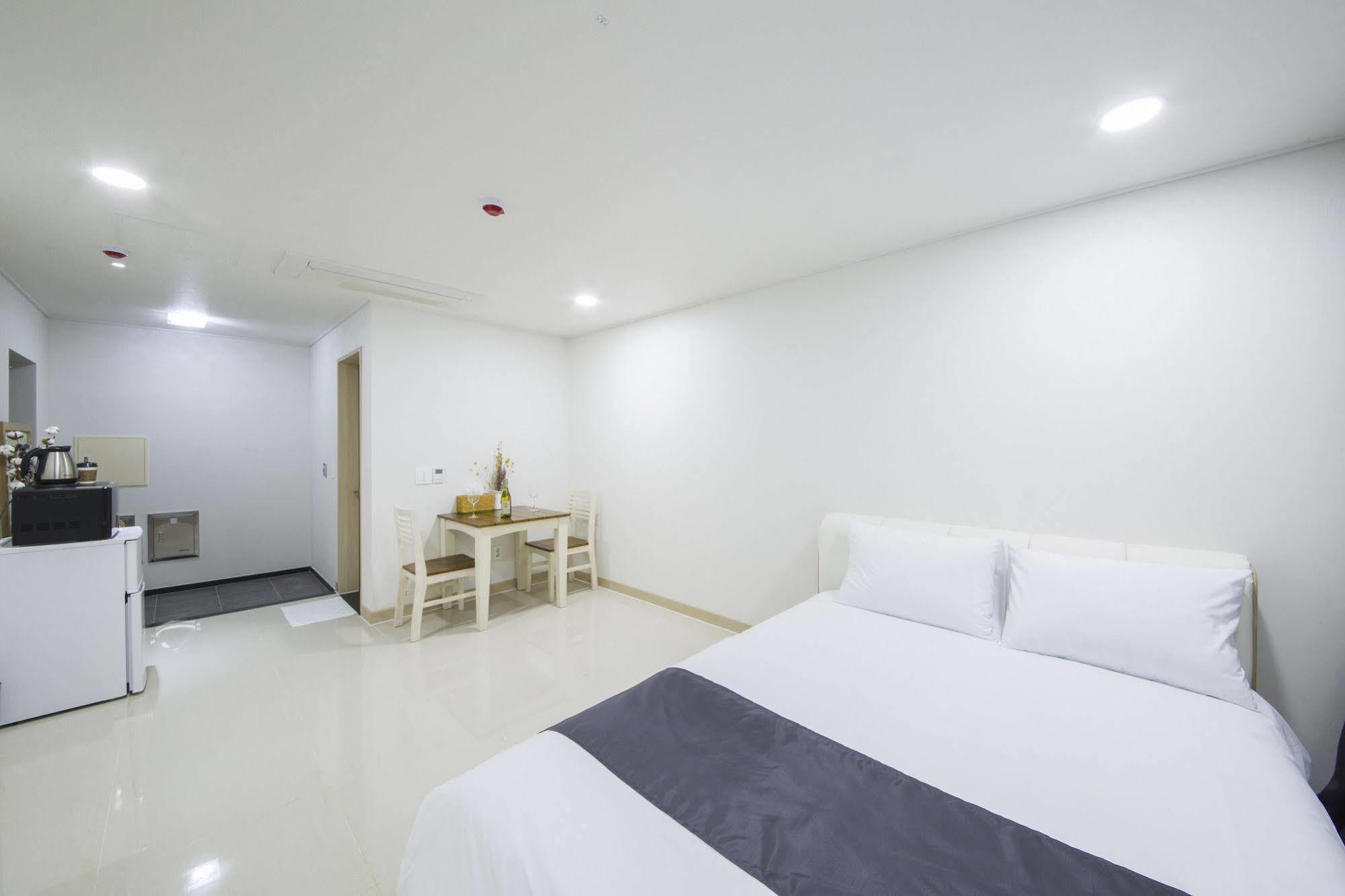 J Raum Resort Σεογκουίπο Εξωτερικό φωτογραφία