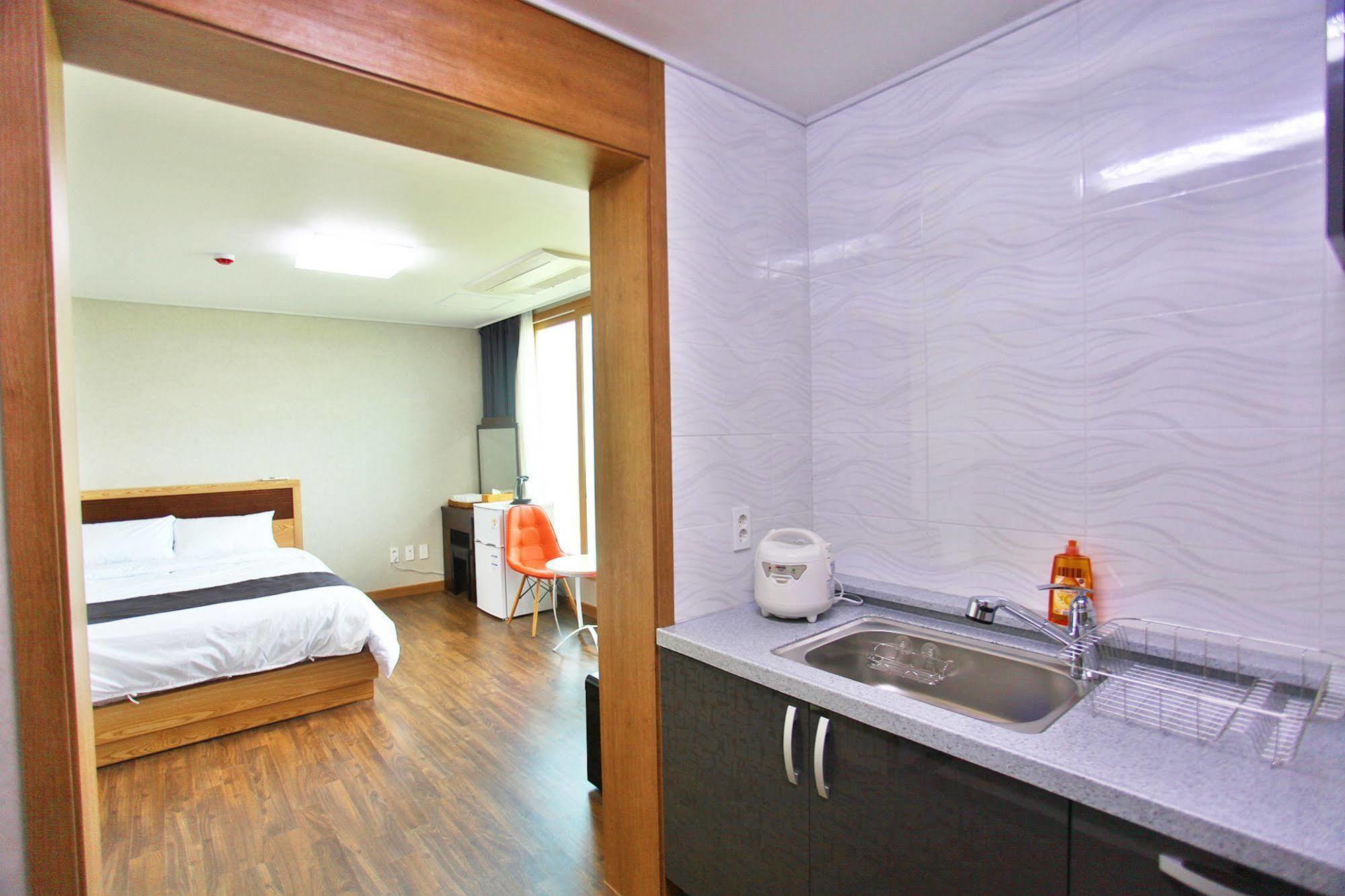 J Raum Resort Σεογκουίπο Εξωτερικό φωτογραφία